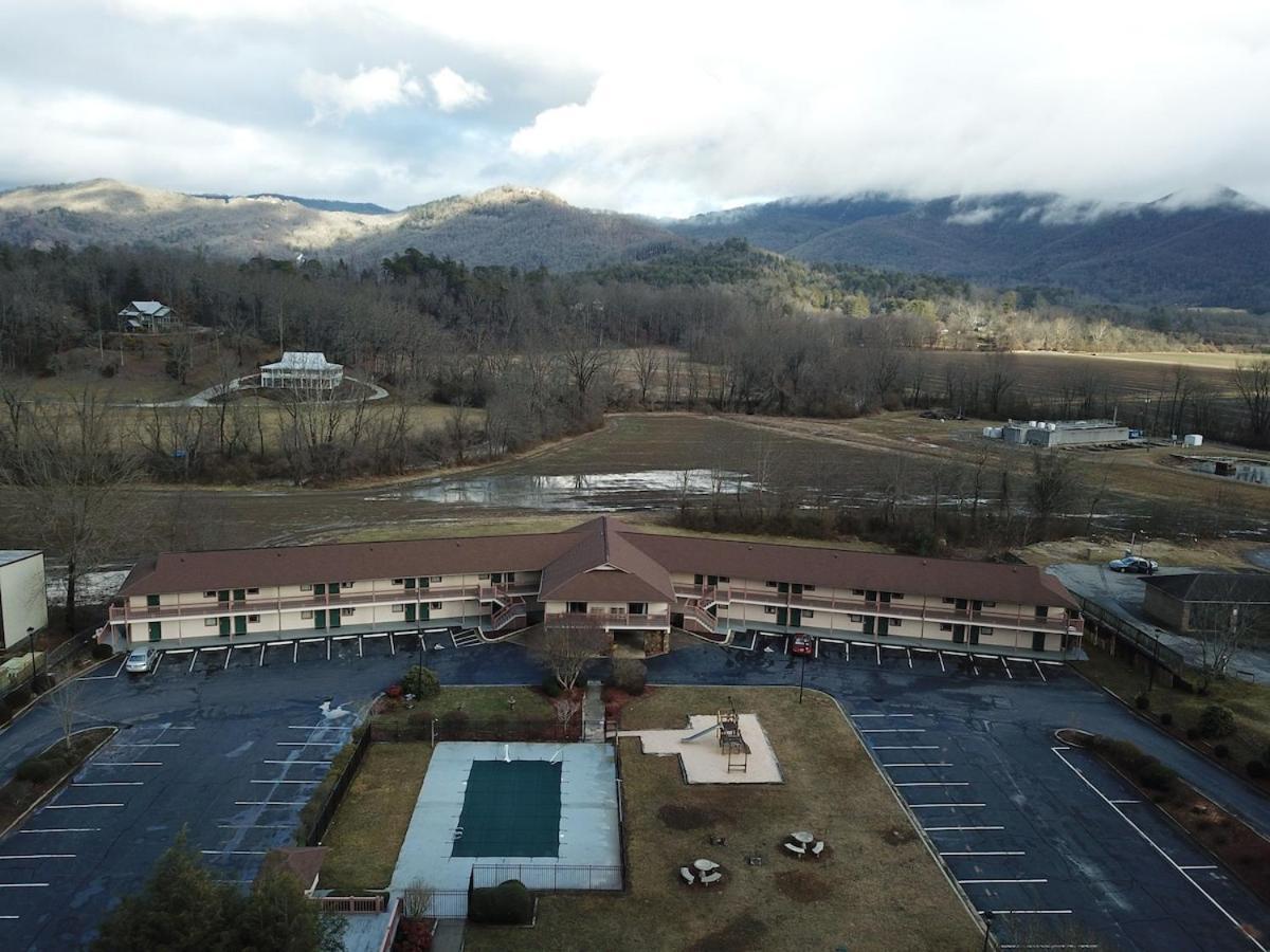 Mountain Valley Inn Dillard Bagian luar foto